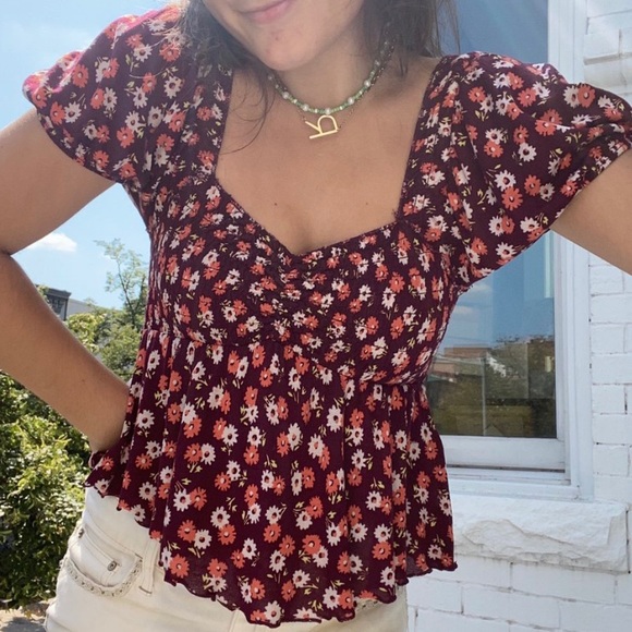 Urban Outfitters Tops - 💓 URBAN OUTFITTERS FLORAL TOP 💓